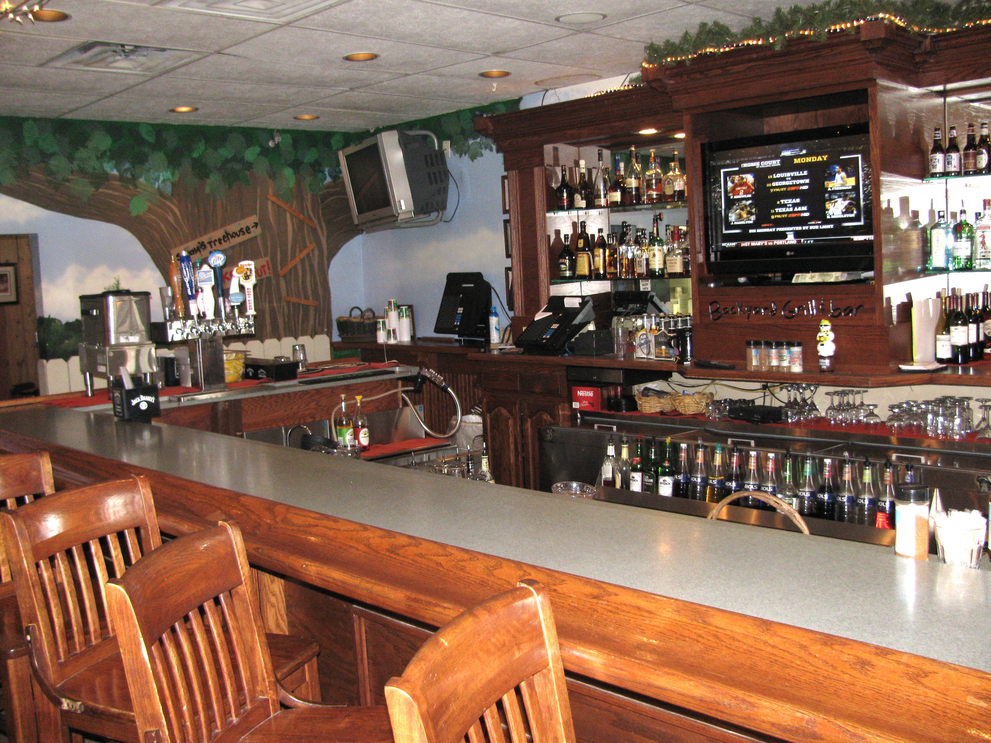 Backyard Grill and Bar Roscoe, Ill - Bar Area