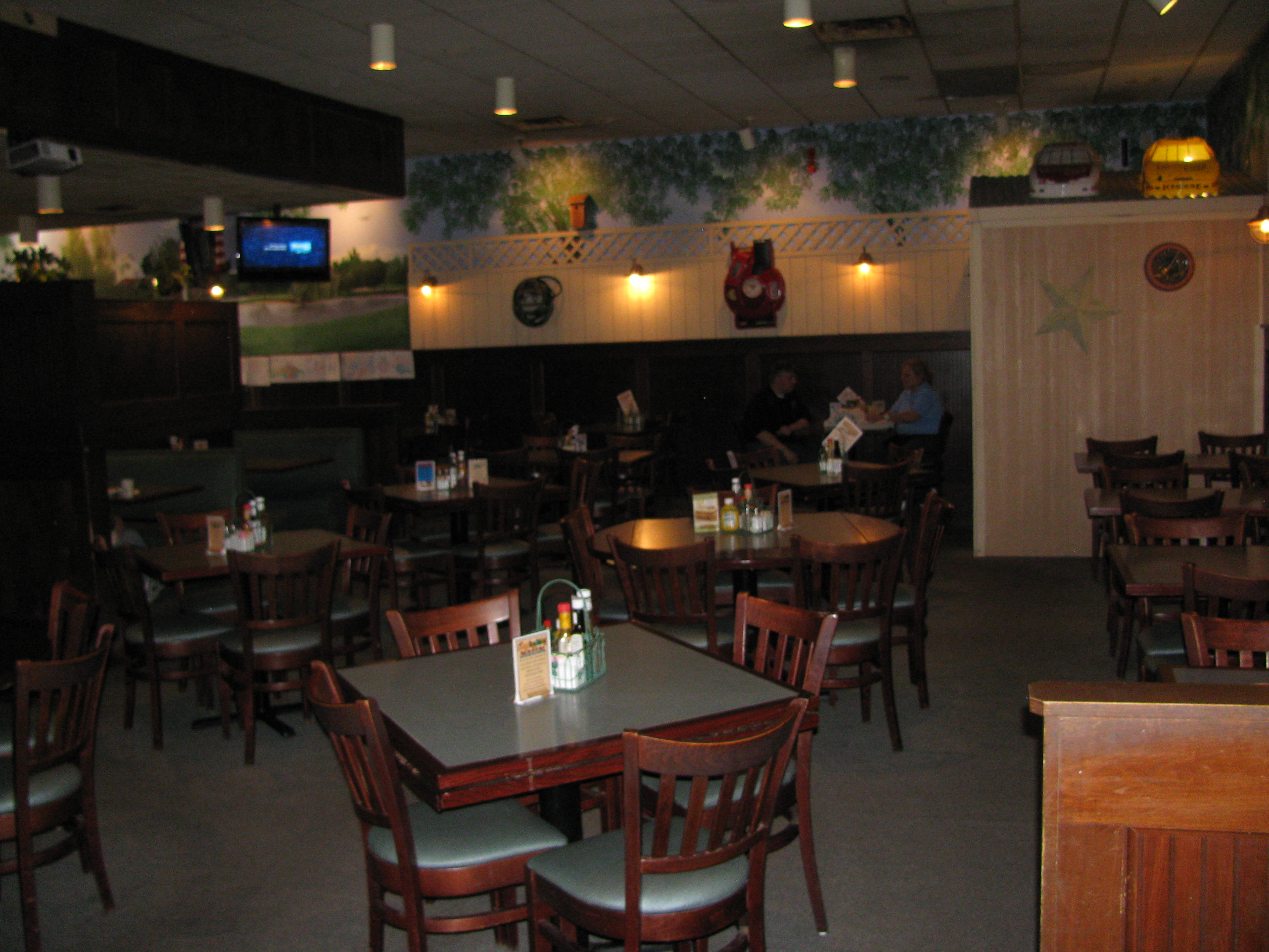 Backyard Grill and Bar Dining Area